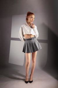 Illustrative grey pleated mini skirt — photo by Oben Kural on Pexels