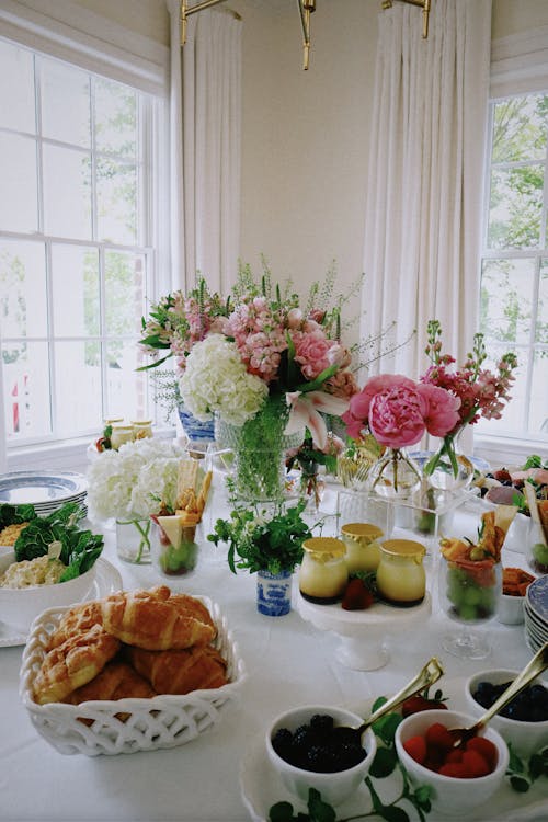 Darmowe zdjęcie z galerii z elegancki, jedzenie, kwiaty