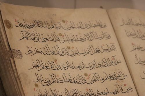 Free A detailed view of ancient book pages showcasing intricate Arabic calligraphy. Stock Photo