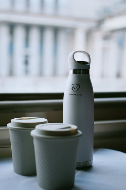 Design Flask and Cups · Free Stock Photo
