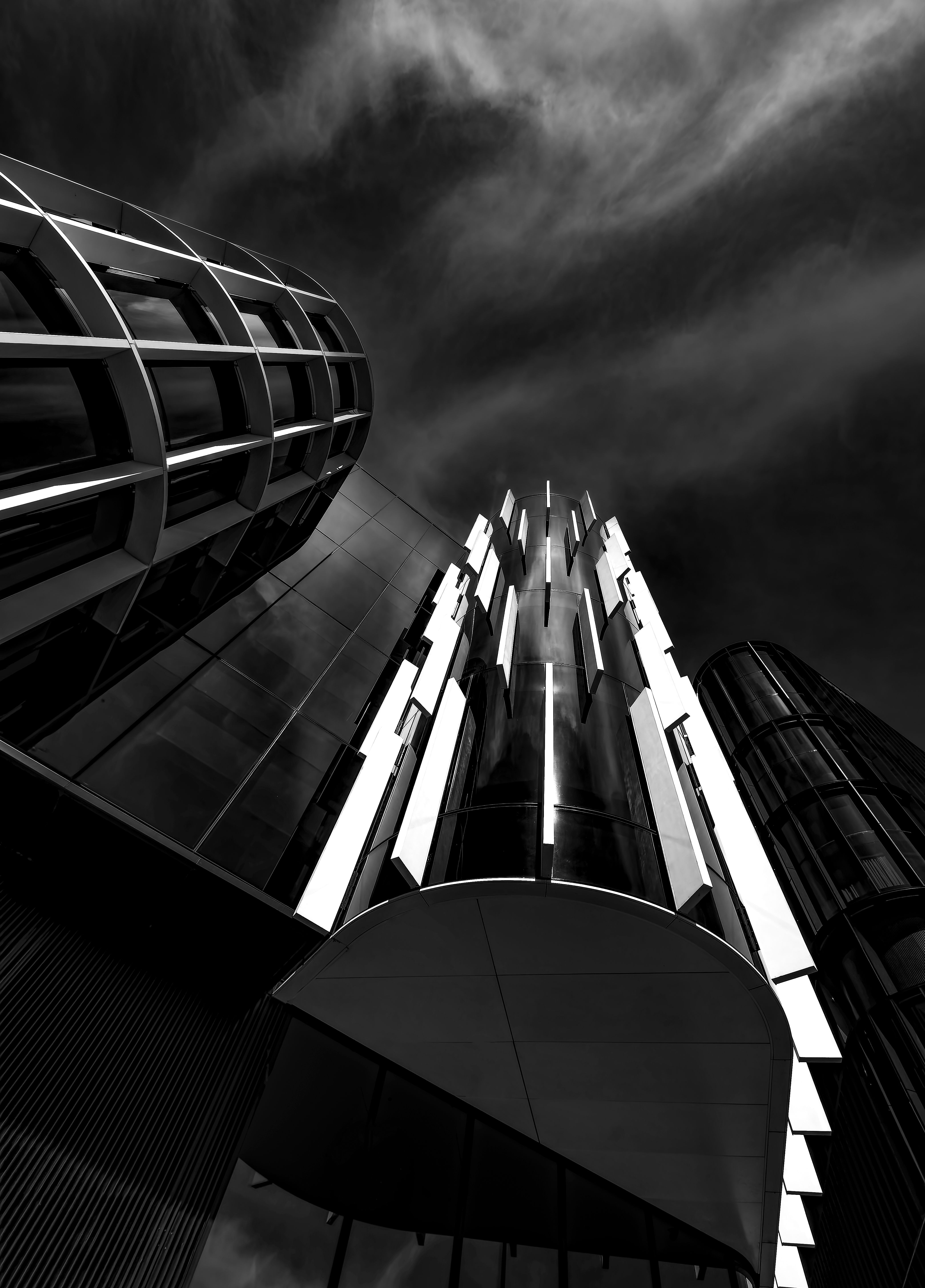 Modern Skyscraper in Black and White · Free Stock Photo