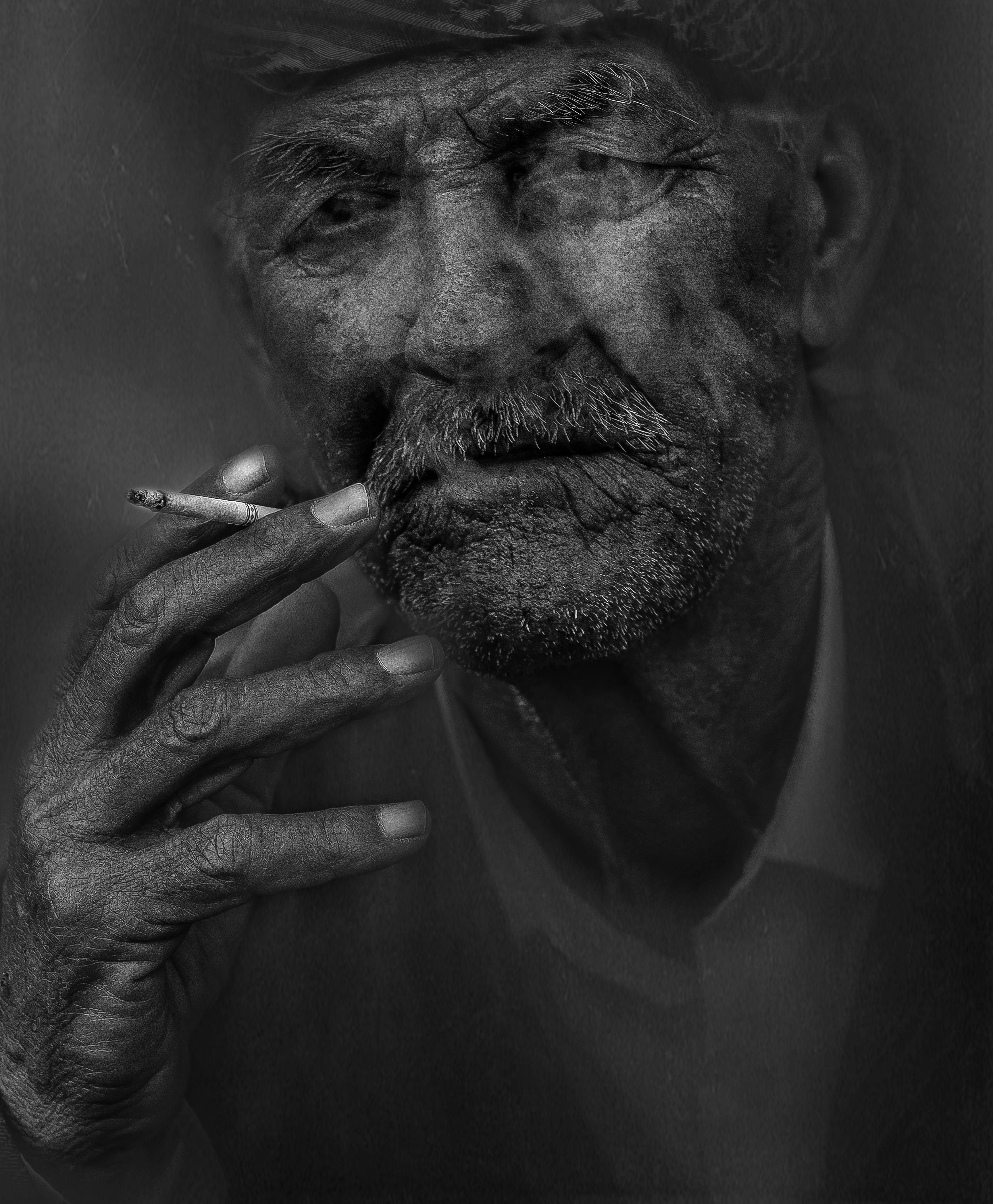 Photo gratuite de aîné, cigarette, fumée