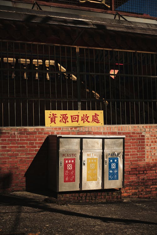 Fotos de stock gratuitas de asiático, cerca, contenedores de basura