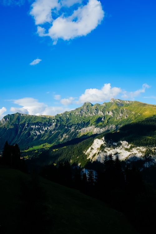 Free Stunning view of mountainous landscape with blue skies and lush greenery. Stock Photo