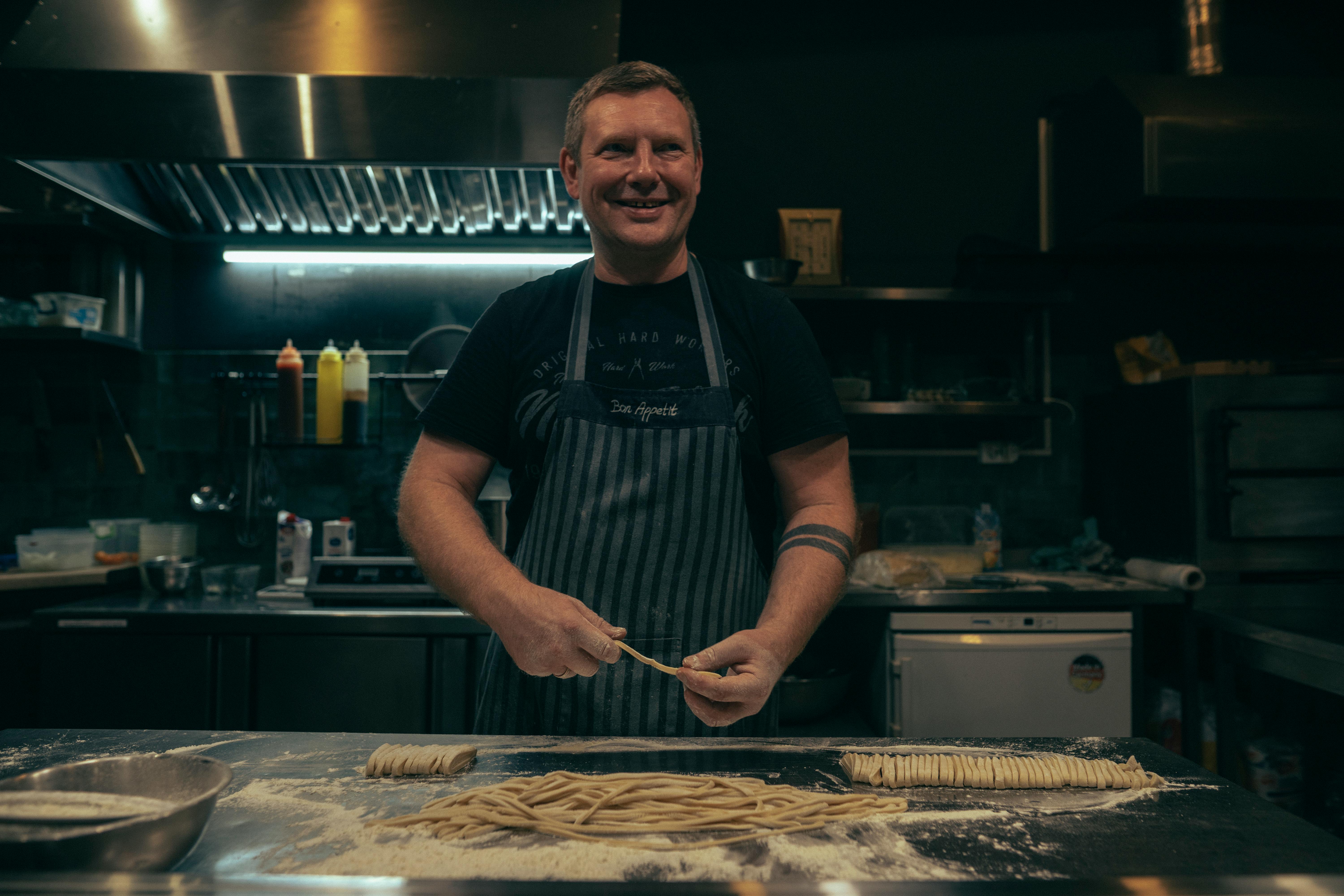 Chef demonstrates simple kitchen hack to turn leftover oil into homemade mayo: 'The possibilities are endless' — Photo by FOE