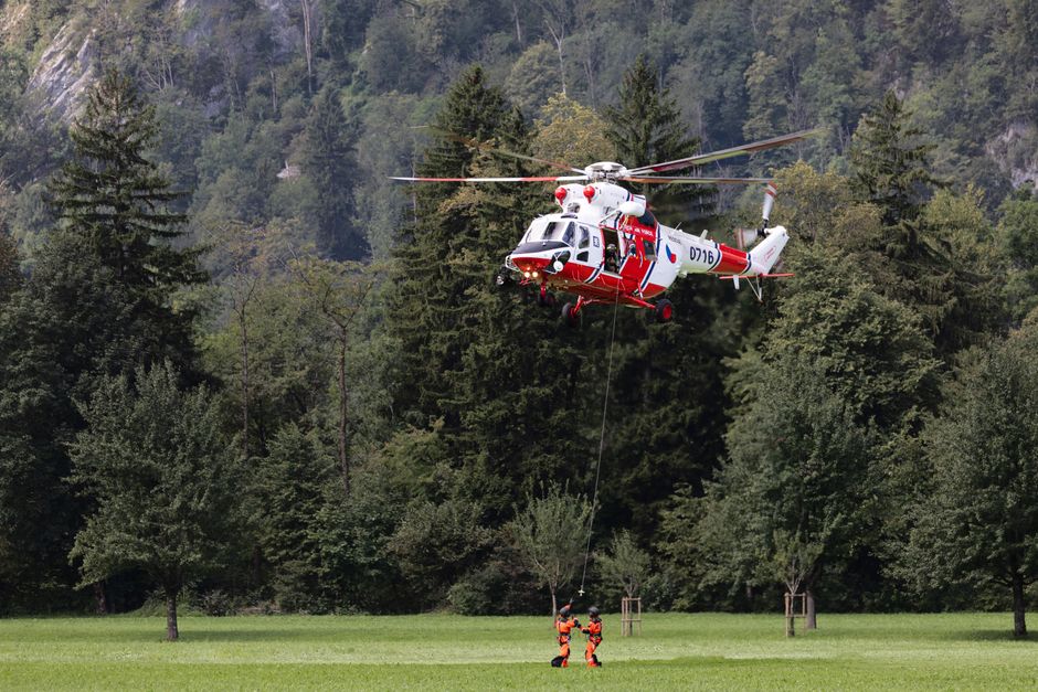 Tasmanian Bushwalker Rescues and Outback Infrastructure Challenges Reported
