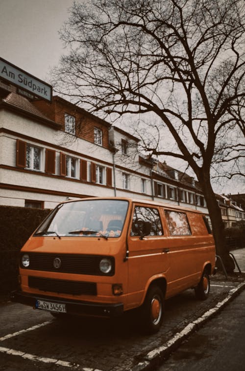 Fotobanka s bezplatnými fotkami na tému dodávka, mestský, oranžová