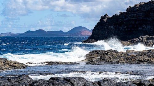 dağlar, deniz, doğal güç içeren Ücretsiz stok fotoğraf