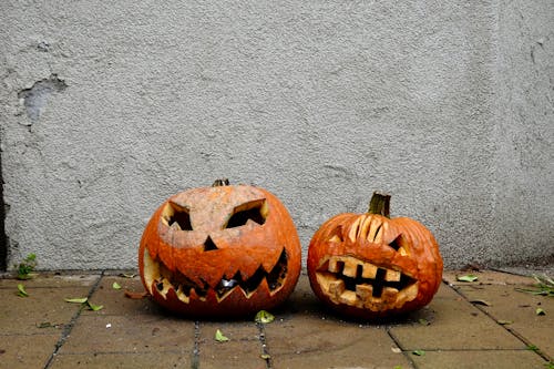 Ilmainen kuvapankkikuva tunnisteilla Halloween, katukiveys, koristeltu