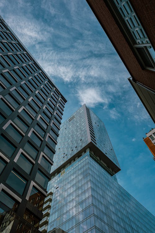 Ingyenes stockfotó ablakok, alacsony szögű felvétel, belváros témában