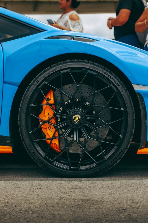 Free Detailed view of a Lamborghini Huracan wheel showcasing luxury and design at a car show. Stock Photo