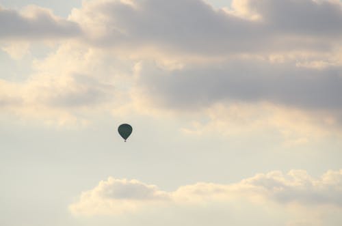 grátis Foto profissional grátis de balão de ar quente, céu nublado, noite-céu Foto profissional