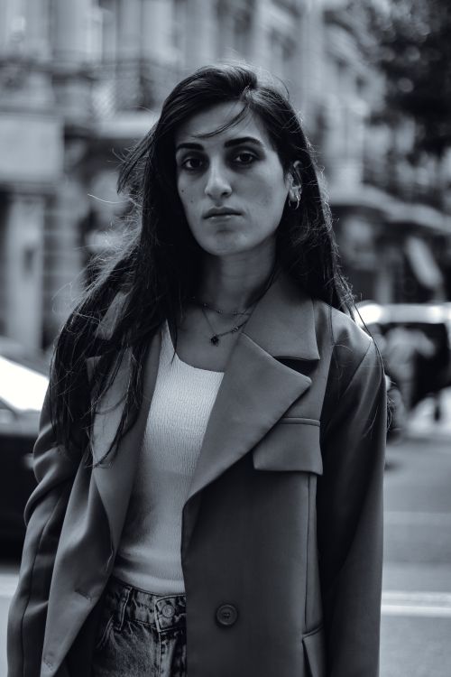 Free Striking black and white urban portrait of a woman in stylish attire. Stock Photo