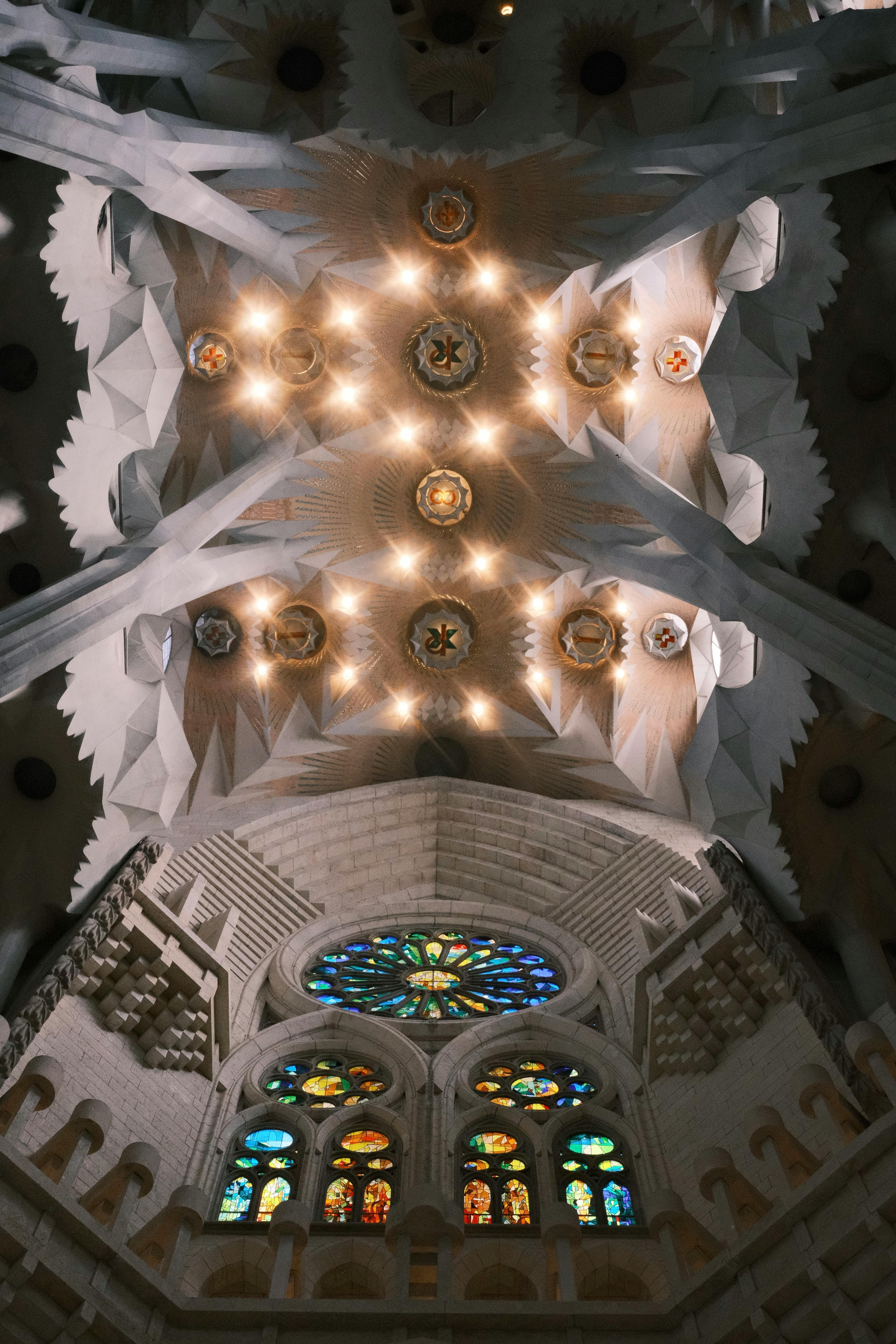 The Use of Concrete in Gaudi\u0026apos;s Sagrada Familia, image size:4160x6240