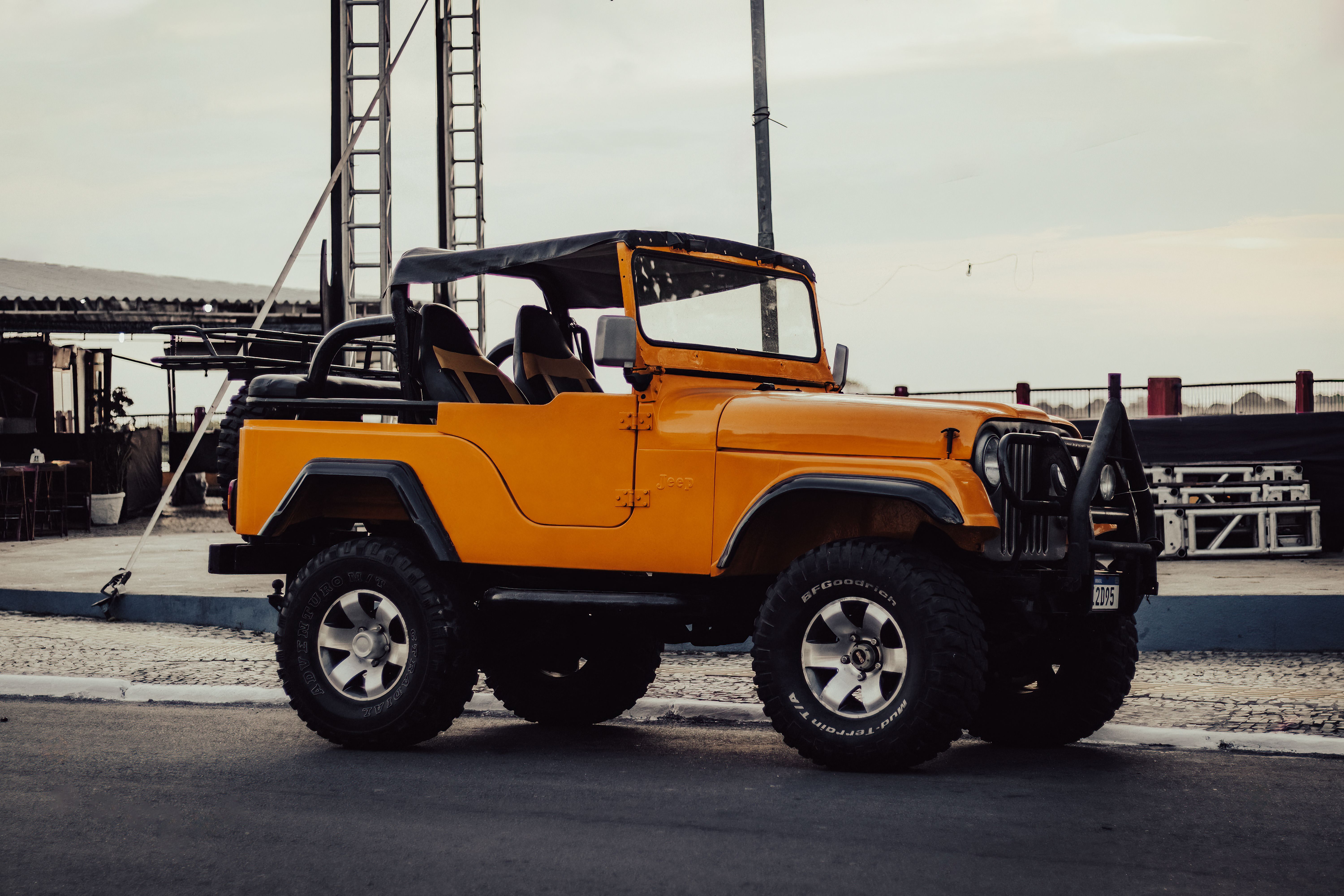 Jeep Avenger é menor e mais barato que VW Tera, mas anda mais e tem itens de luxo