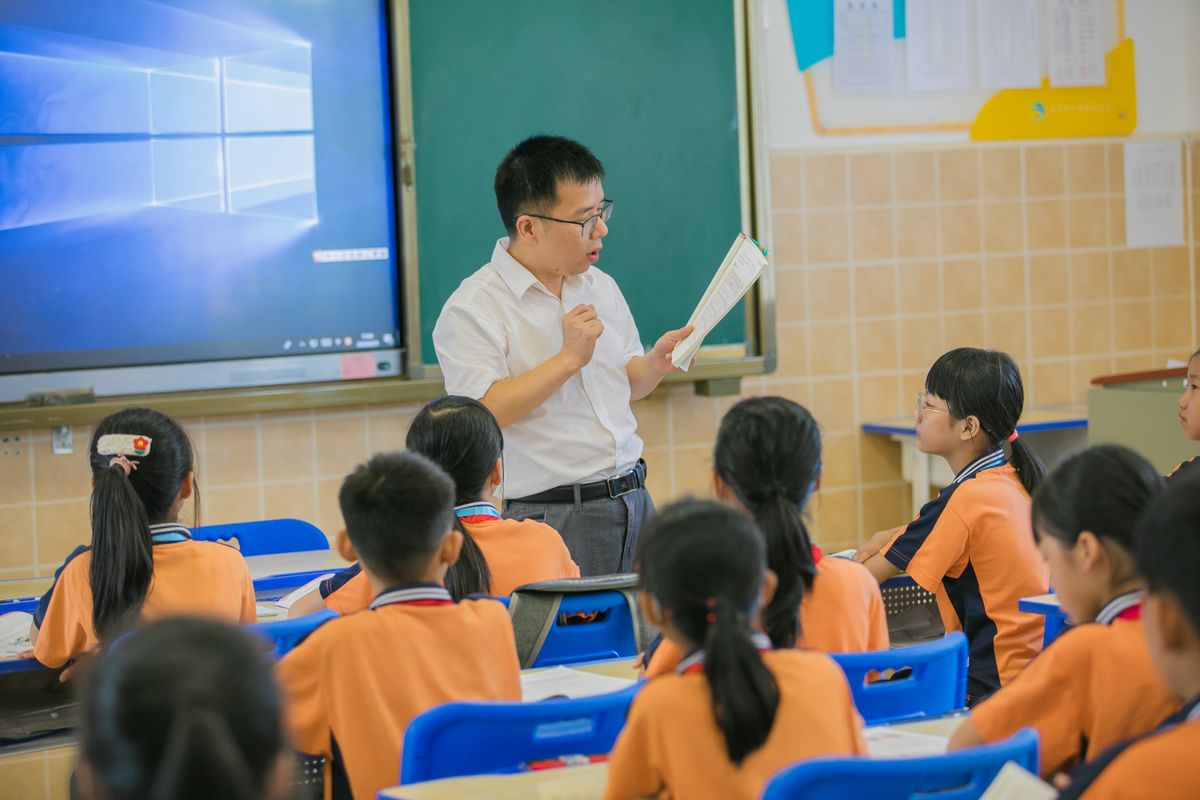 Teacher instructing attentive students in classroom fostering education and learning