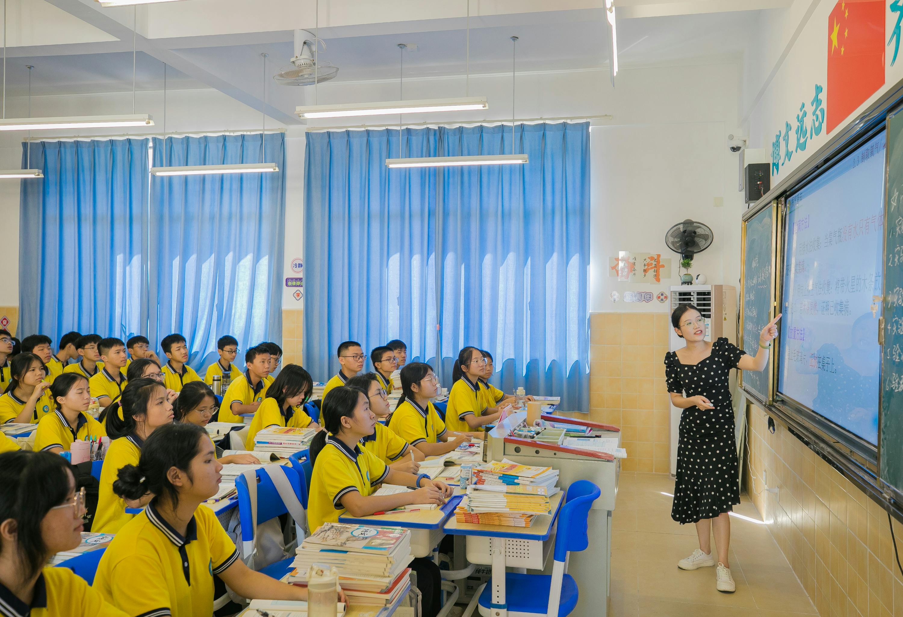 A teacher presents to attentive students in a vibrant classroom setting.