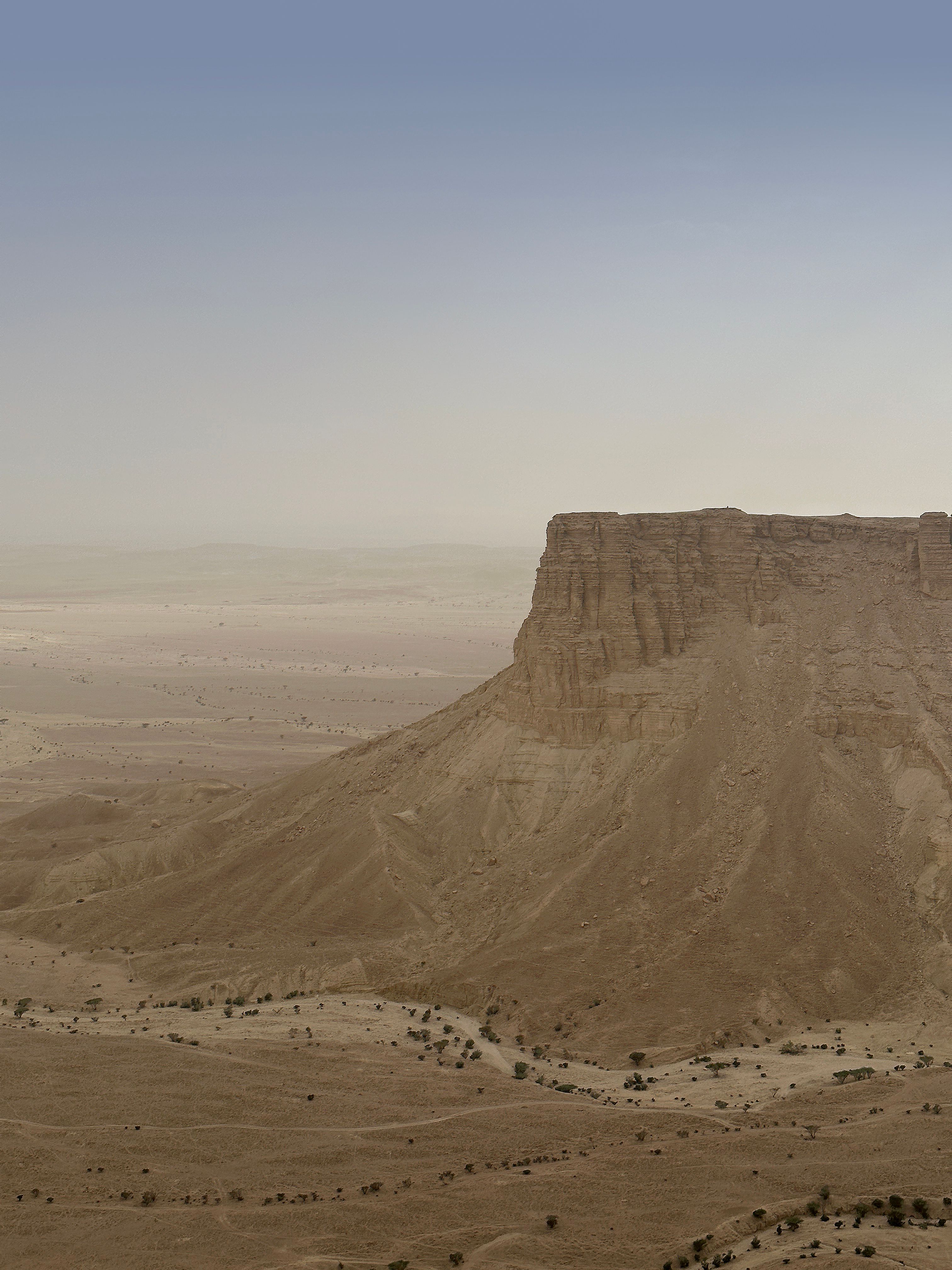 Edge of the World Hike Riyadh | SaudiActivities