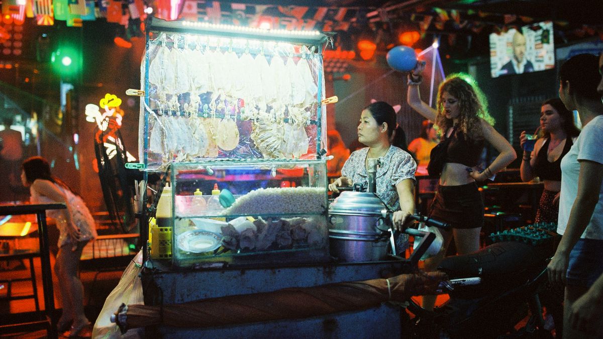Explorer les marchés de nuit à Hanoï : une immersion sensorielle en 2026