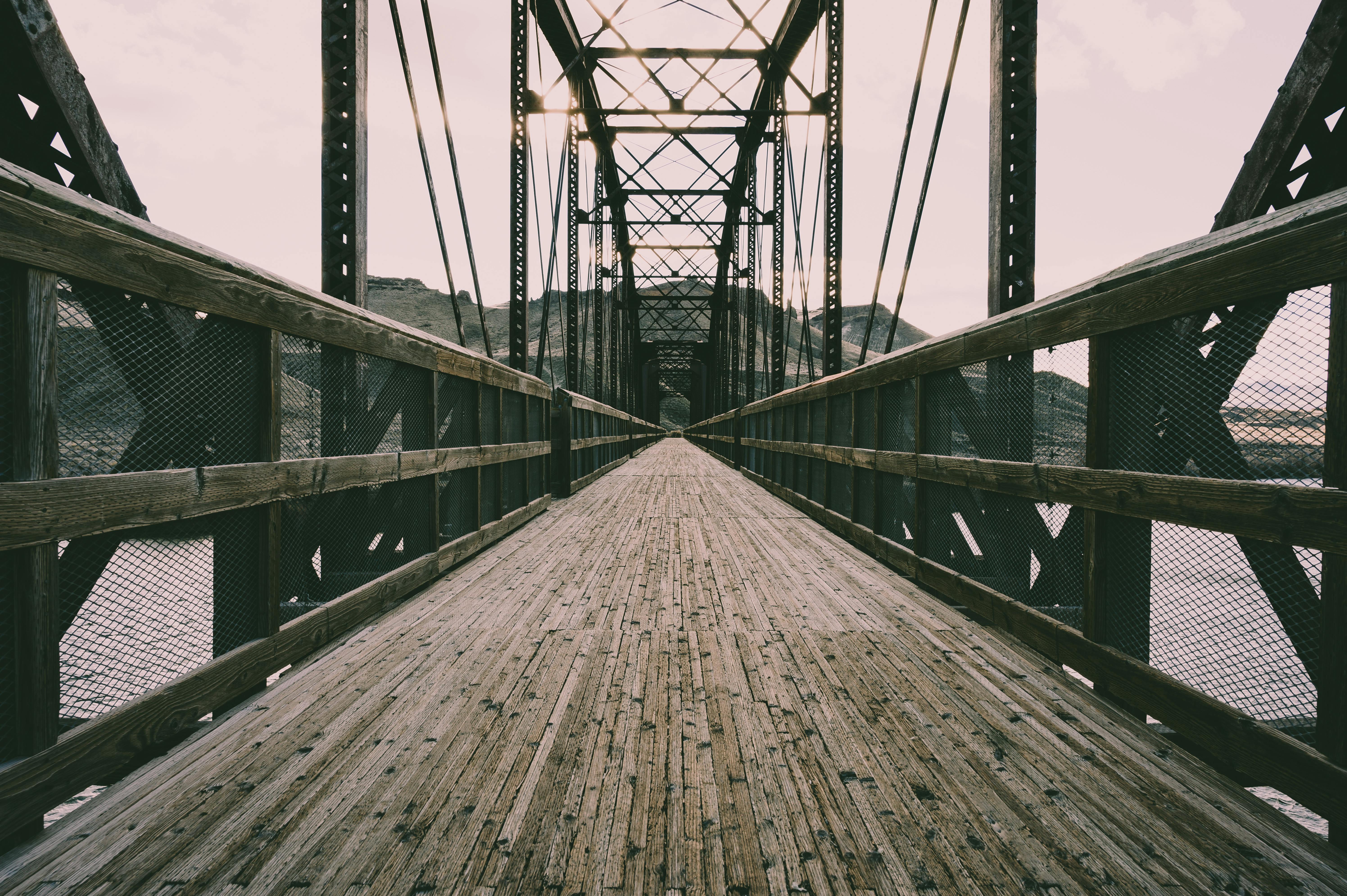 1 point perspective photography bridge