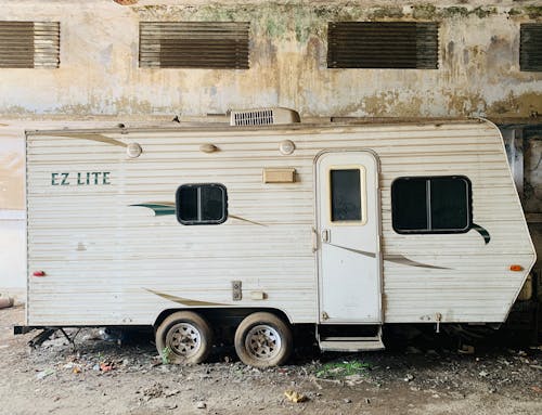 Foto profissional grátis de abandonado, branco, carro