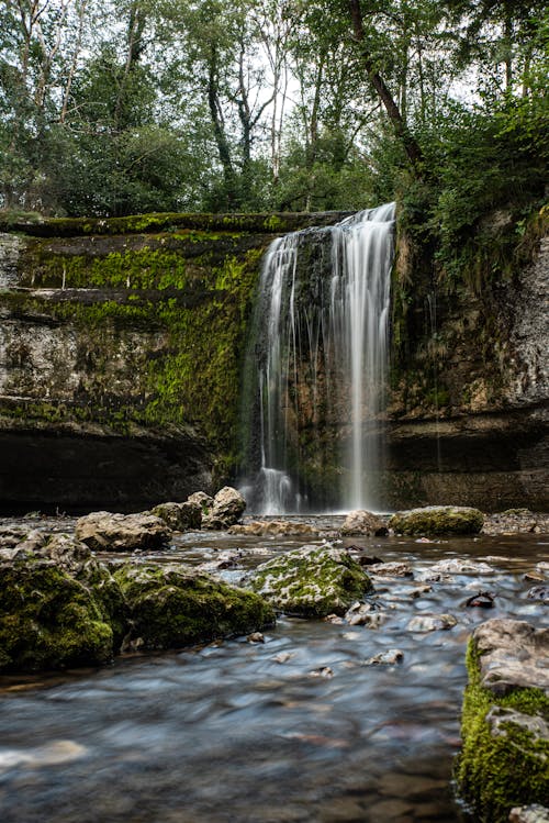 Бесплатное стоковое фото с вертикальный выстрел, водопад, Ле Фраснуа