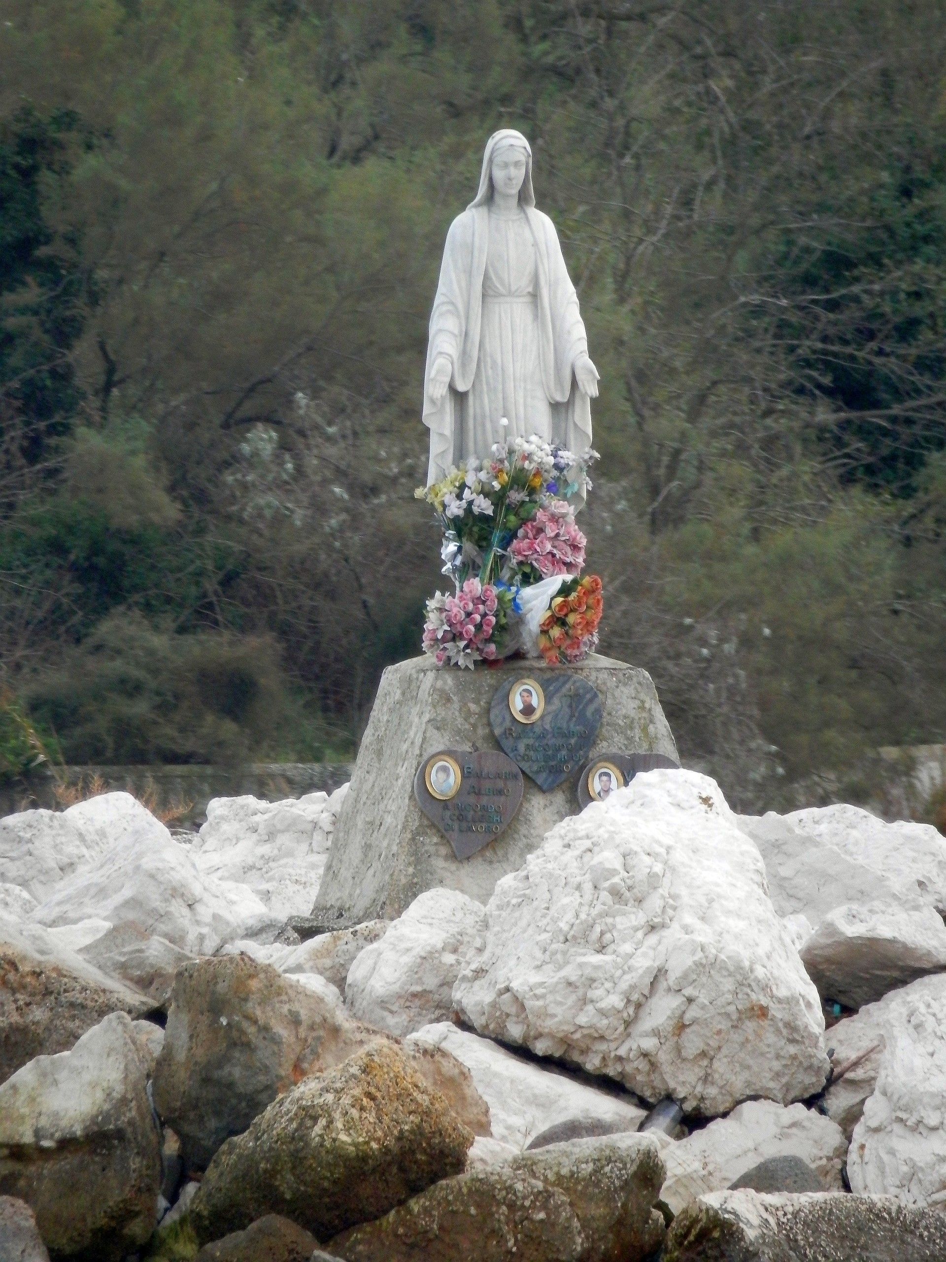 Statue of Virgin Mary on Rocks · Free Stock Photo