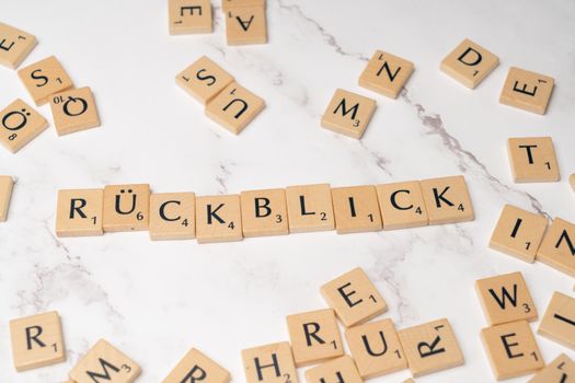 Scrabble tiles with the word ruckblick written on them