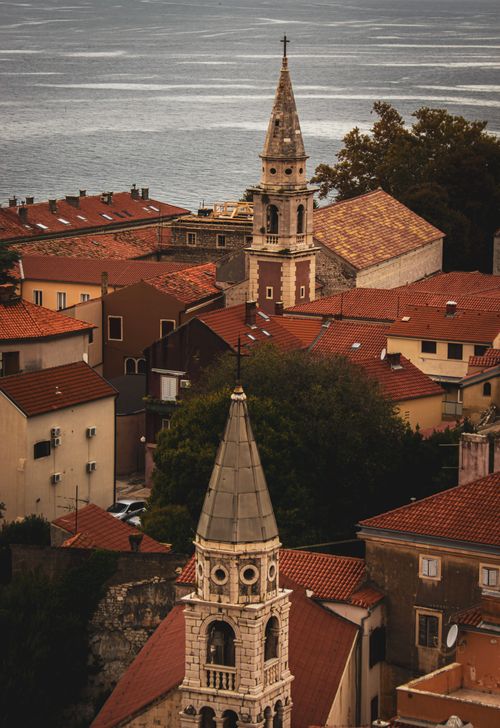 Free View of old town Zadar's iconic church towers and red-roofed buildings by the Adriatic Sea. Stock Photo