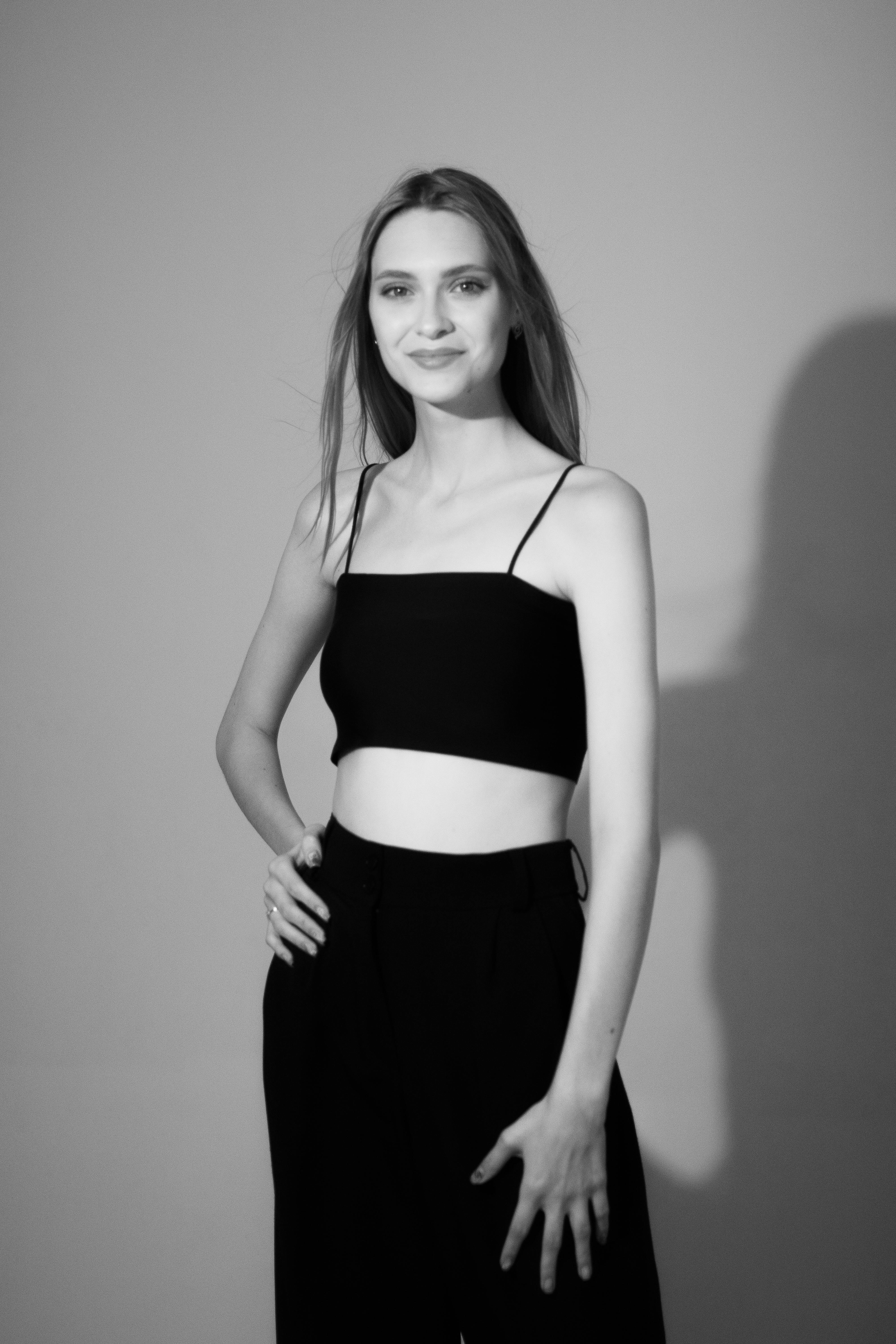 Free Elegant black and white studio portrait of a model in modern fashion attire. Stock Photo