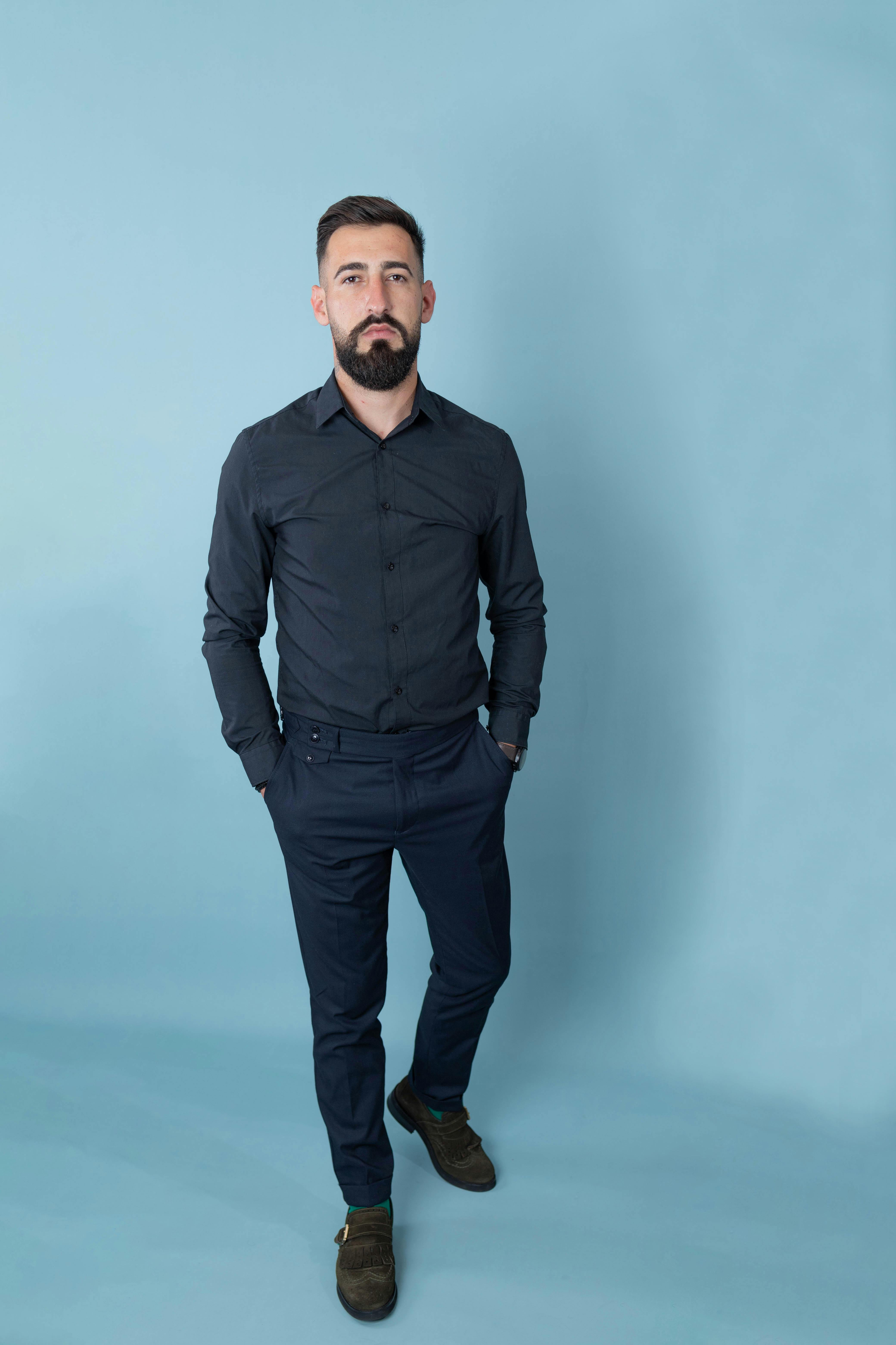 man-wearing-a-suit-free-stock-photo