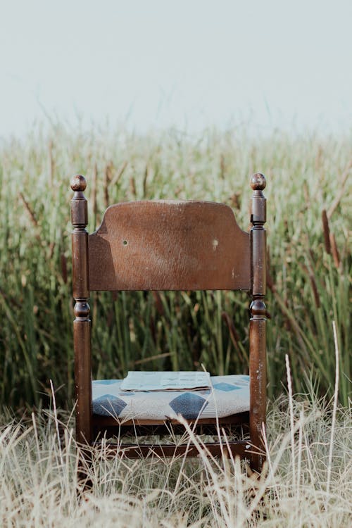 Fotobanka s bezplatnými fotkami na tému dedinský, denník, drevená stolička