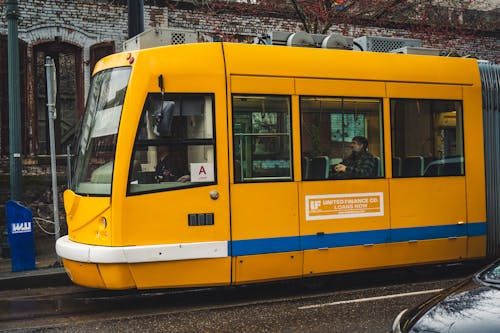 Бесплатное стоковое фото с городской, желтый, общественный транспорт
