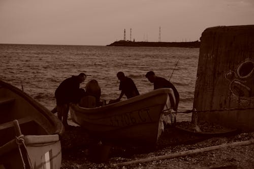 Foto d'estoc gratuïta de barca, coberta d'una barca, prop del mar