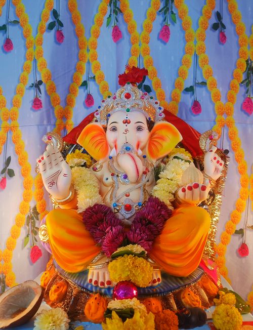 Free Vibrant Ganesha statue in Mumbai adorned with flowers and ornaments, symbolizing prosperity and culture. Stock Photo