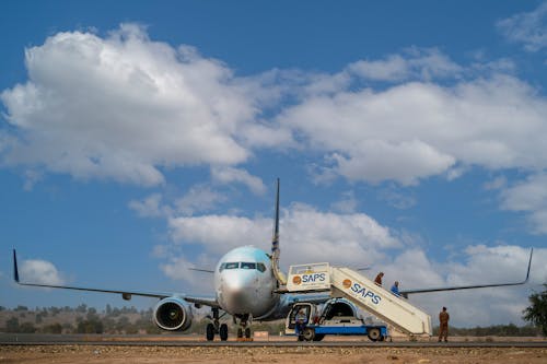 Бесплатное стоковое фото с Аэропорт, Взлетно-посадочная полоса аэропорта, коммерческий самолет