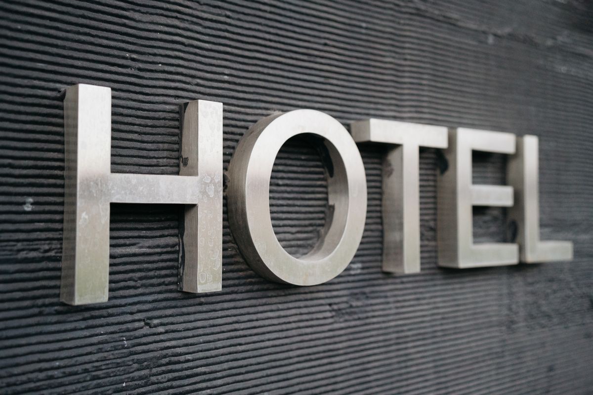 lavoro portiere notturno hotel italia reception notte professionale