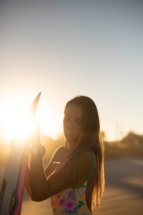 Free Woman Holding Surfboard and Posing Outdoor Stock Photo