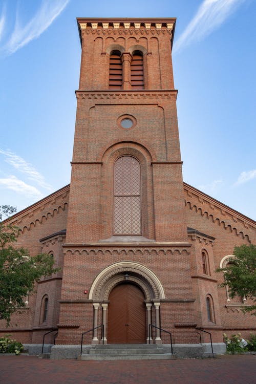 Facade of the Christ the King Presbyterian Church in Cambridge, Massachusetts