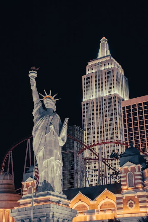 Foto stok gratis distrik pusat kota, dunia malam, gedung menara