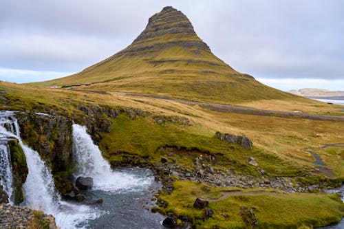 คลังภาพถ่ายฟรี ของ kirkjufell, kirkjufellsfoss, การก่อตัวของหิน