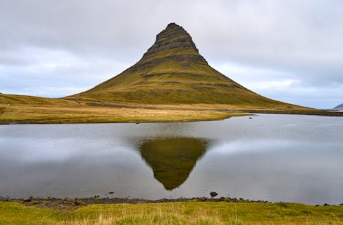 Gratis lagerfoto af baggrund, bakke, flod