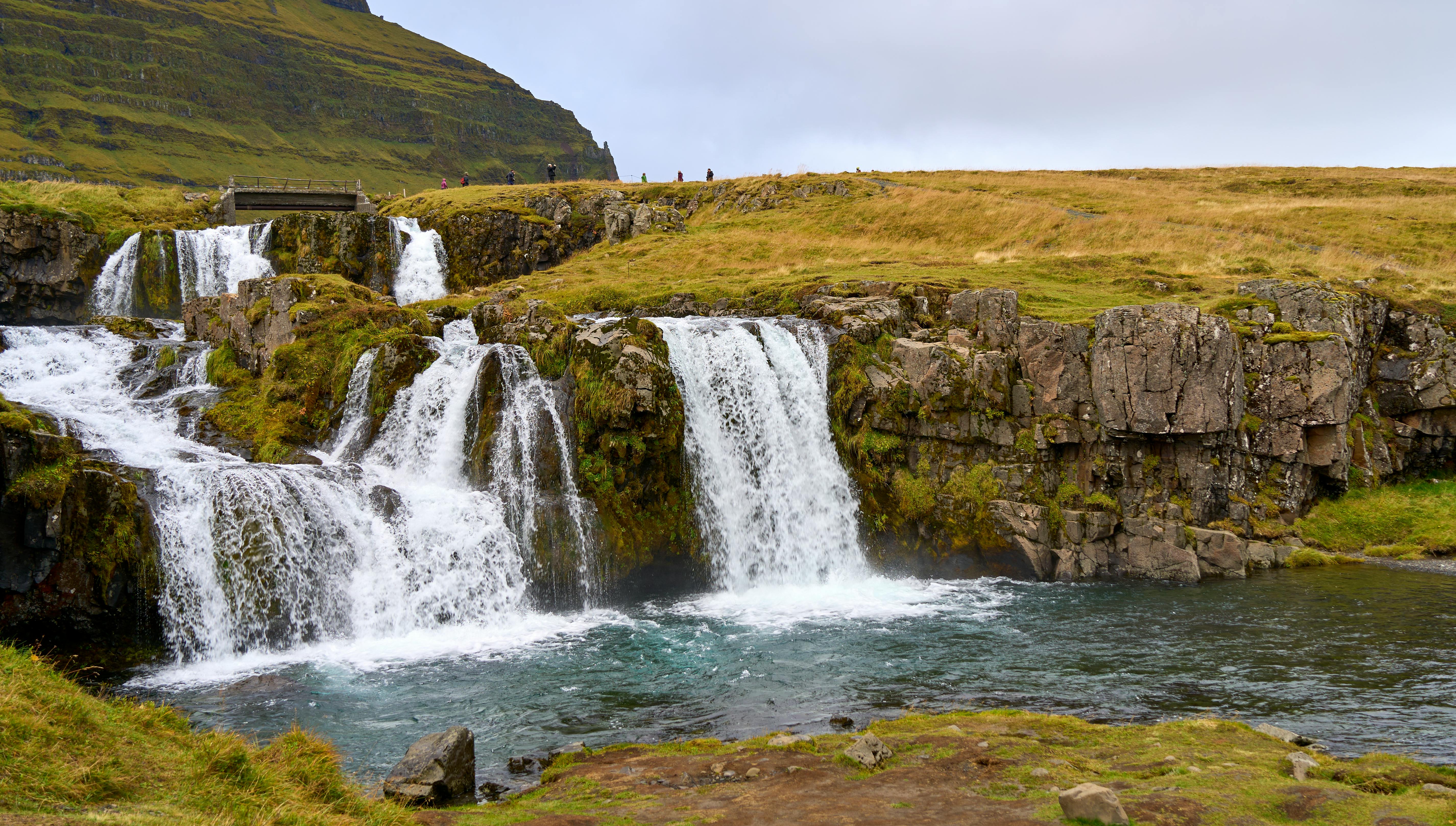 プリスティン waterfallブラウス Kirkjufellsfoss Waterfall on River in Iceland · Free Stock Photo