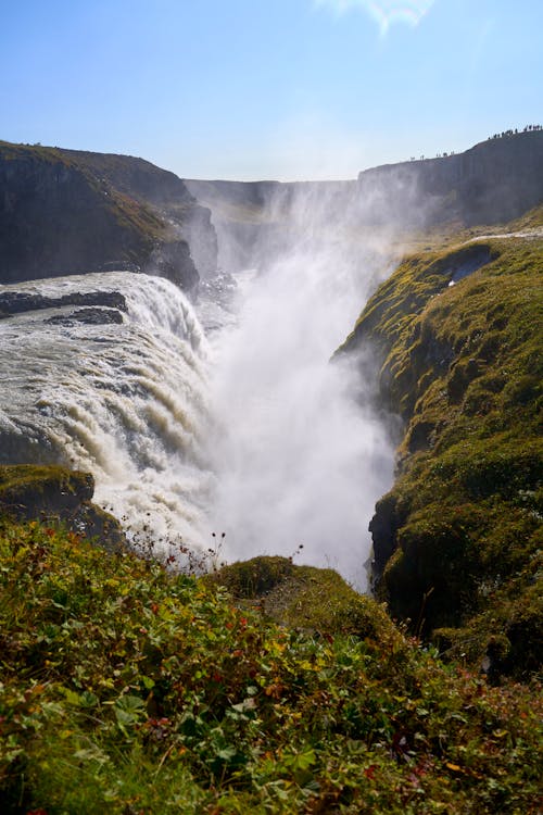 Foto profissional grátis de cachoeira, cênico, garoa