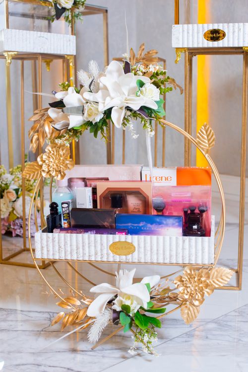 Decorative cosmetics display