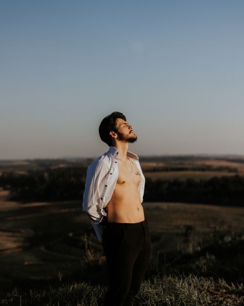 Free A contemplative man stands in a rural setting, embracing calmness and nature. Stock Photo