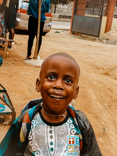Foto stok gratis anak afrika, anak kulit hitam, bahagia