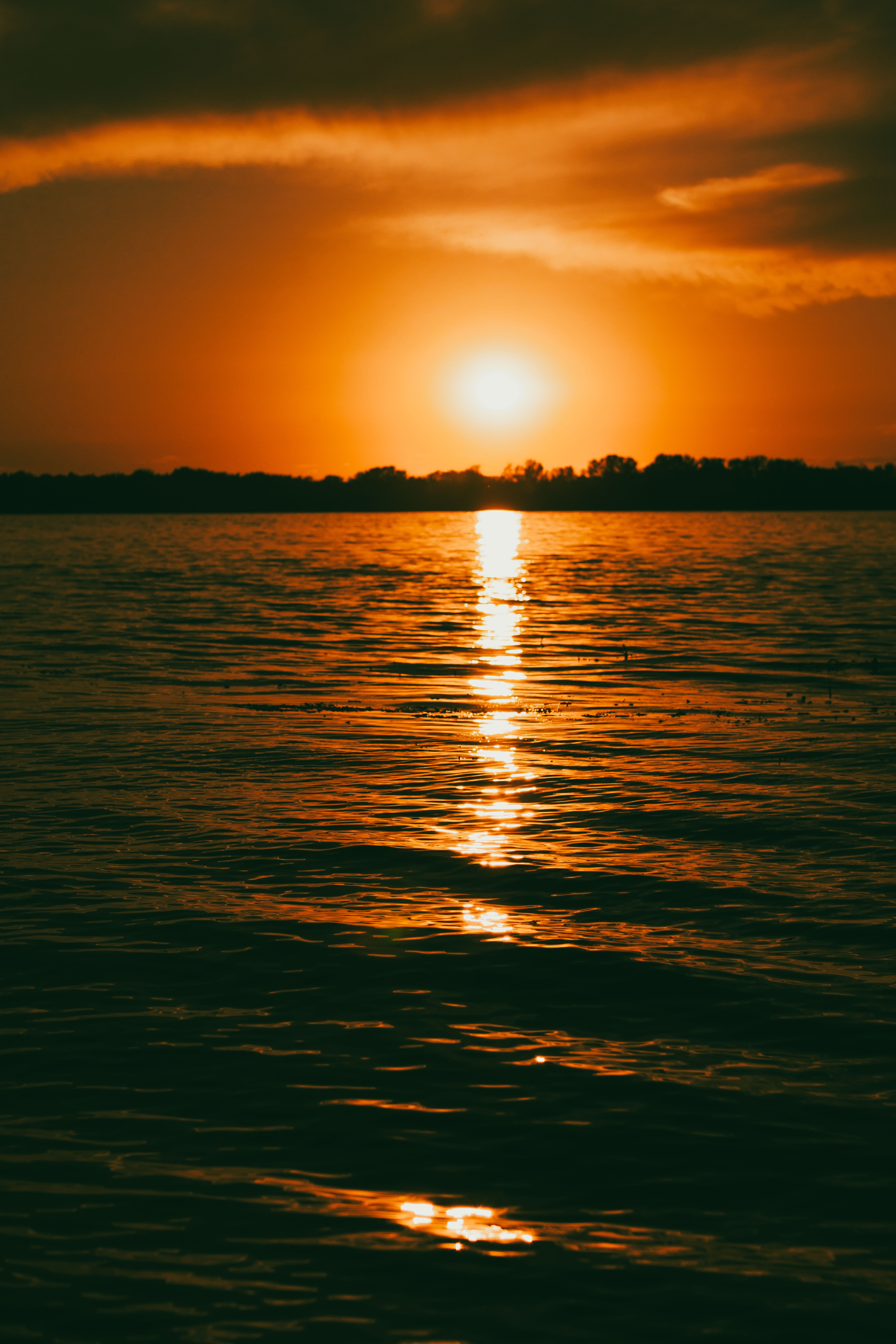 Lake at Sunset · Free Stock Photo