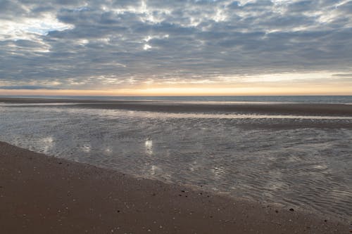 Foto profissional grátis de areia, cênico, litoral