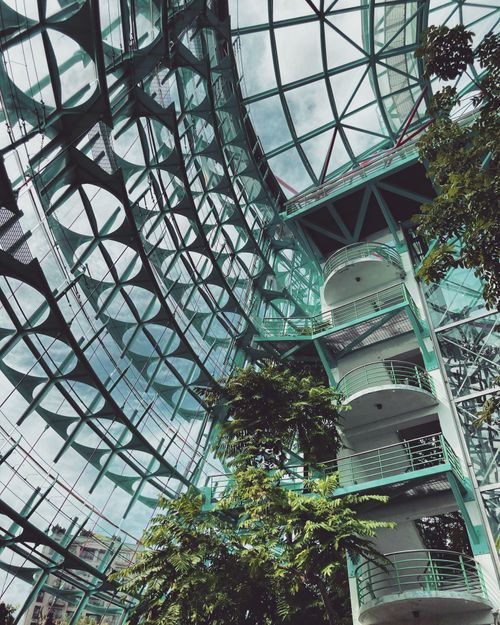 Free Captivating glass and steel architectural design in Taichung City, Taiwan, featuring lush greenery. Stock Photo